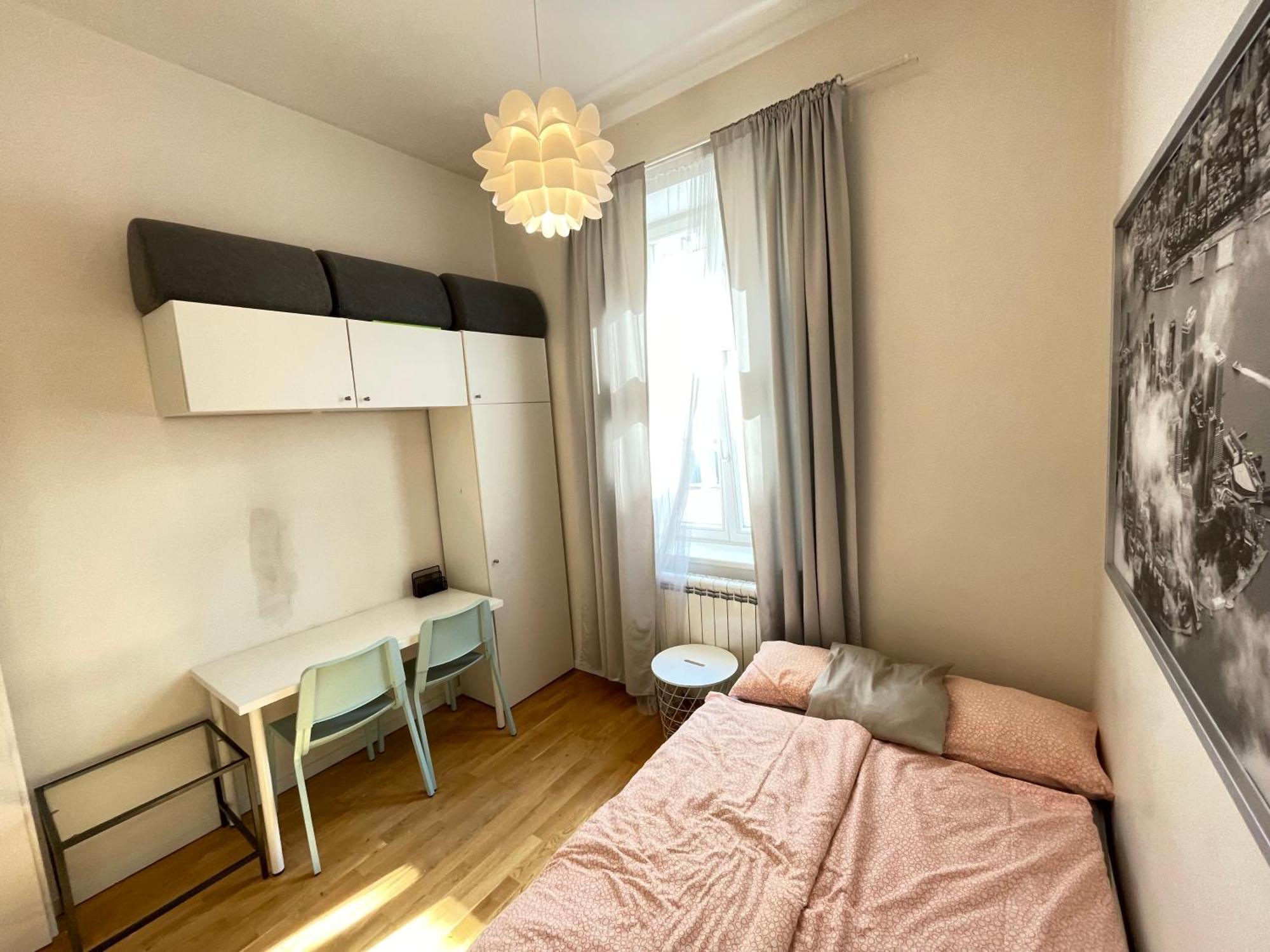 Cosy Small In 1 On Metro Muzeum Appartement Praag